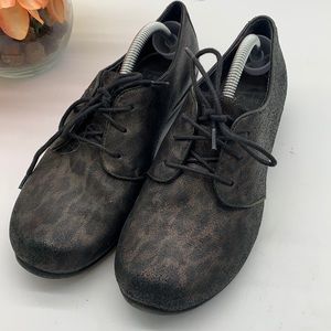 Dansko Leopard Print Leather Lace Up Loafer EU 37. DAN0211